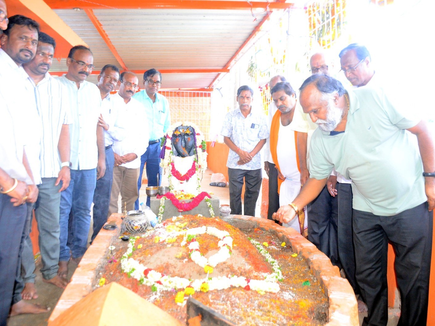 సప్త నాగేంద్ర స్వామి ఆలయంలో జగ్గారెడ్డి పూజలు