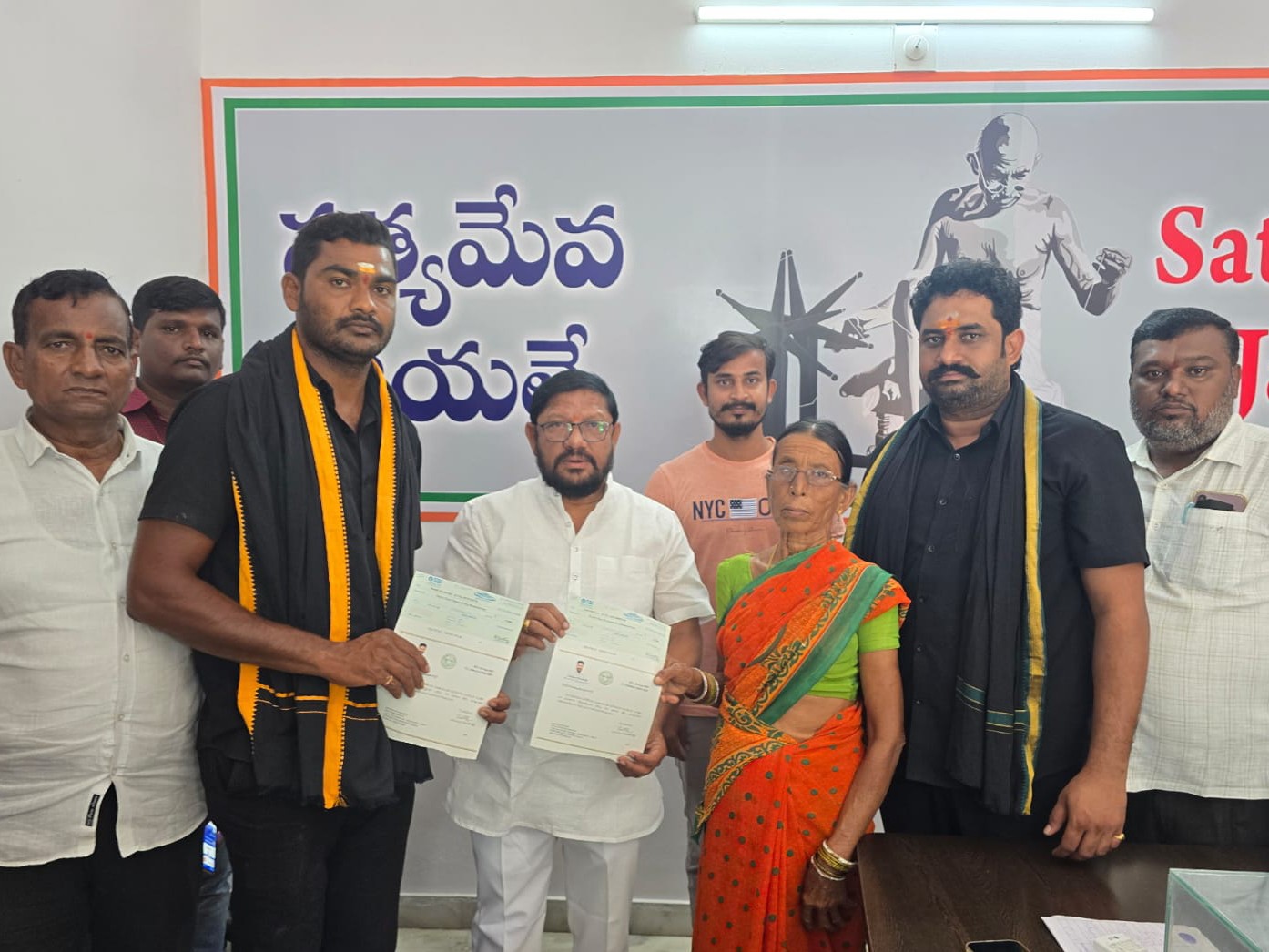 ‘నిరుపేదల ఆరోగ్యానికి CMRF భరోసా’