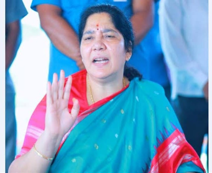 నష్టపోయిన రైతులకు నష్టపరిహారం అందజేయాలి: మాజీ మంత్రి