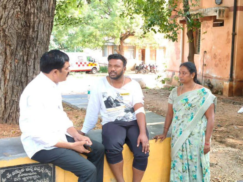 వైసీపీ నాయకుడు కుమారుడిపై దాడి