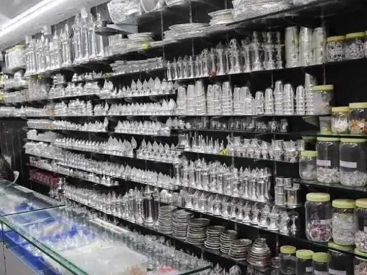 77 కిలోల వెండి చోరీ