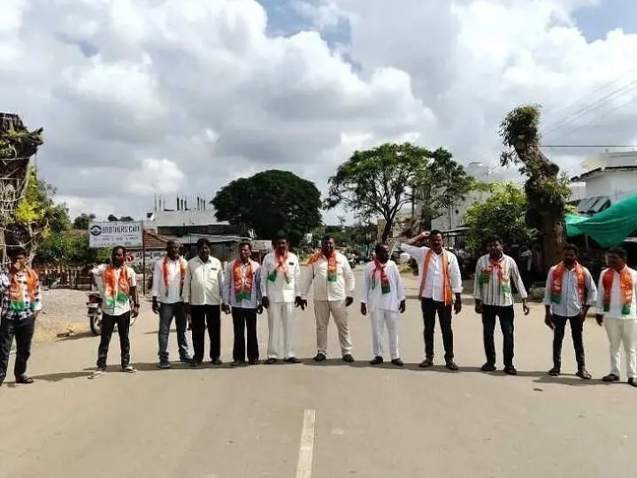 ప్రధాన రహదారిపై బీజేపీ నాయకుల రాస్తారోకో