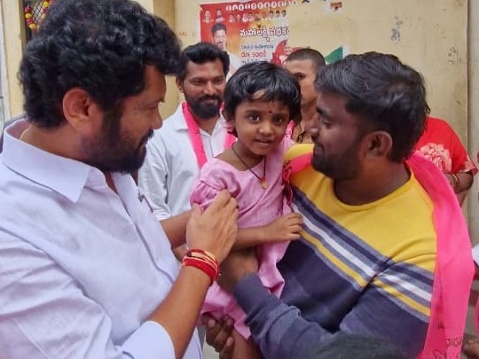 ఇంటింటి ప్రచారంలో పాల్గొన్న MLA