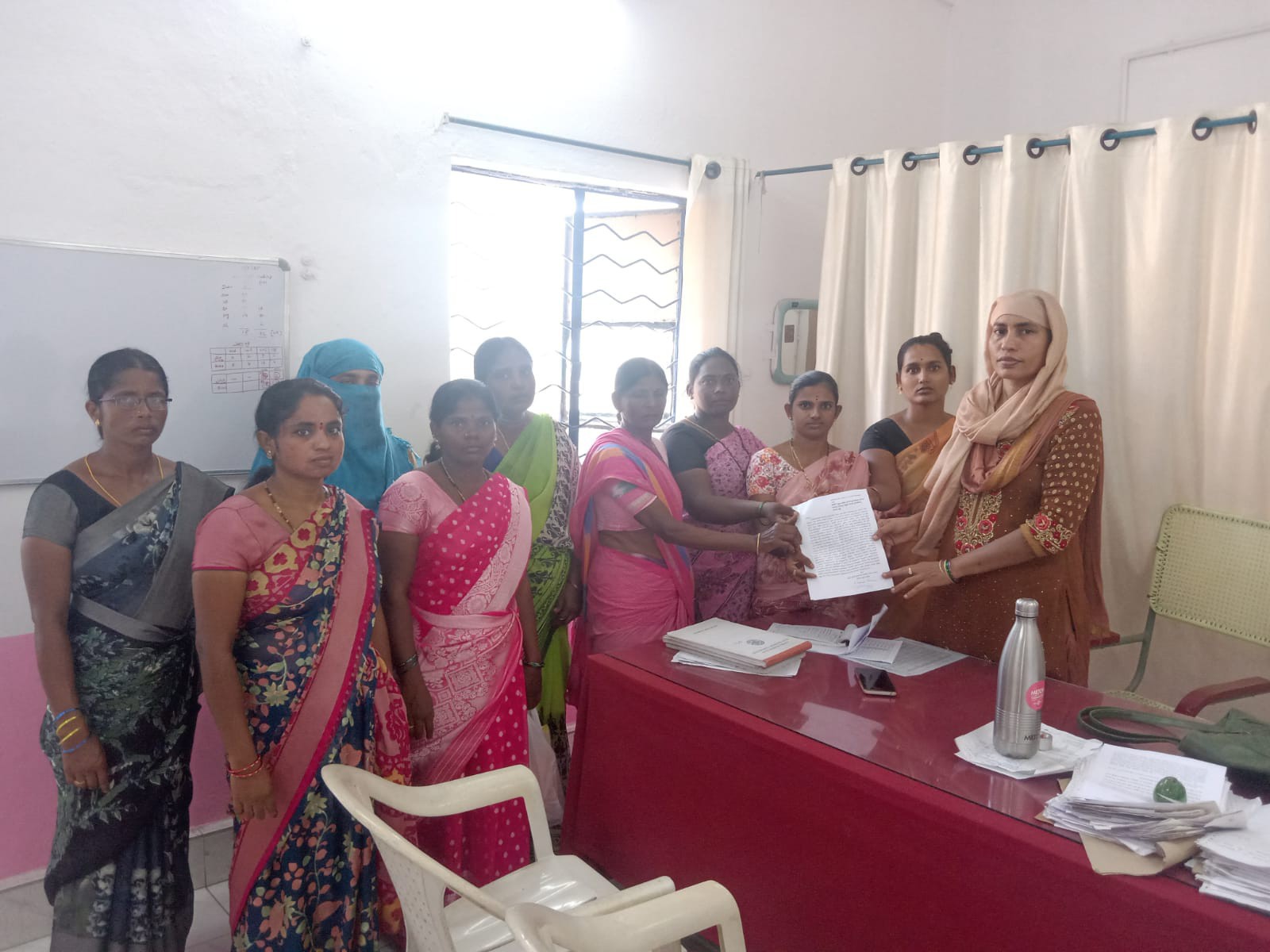 ‘ఎక్స్‌ప్రెస్ సర్వీసులలో కండక్టర్ ఉండేలా చూడాలి’