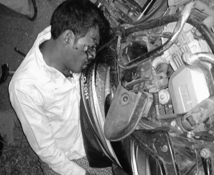 బైక్‌ను ఢీ కొట్టిన ఆటో.. ఇద్దరికీ గాయాలు