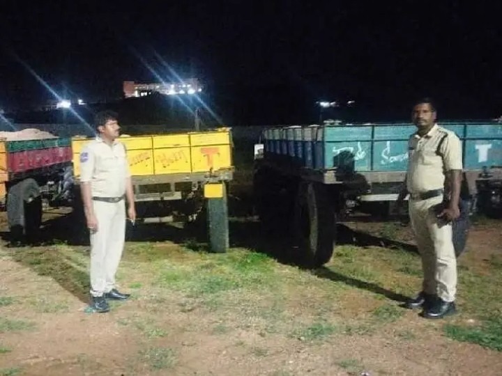 అక్రమ ఇసుక తరలింపు.. మూడు ట్రాక్టర్లు పట్టివేత