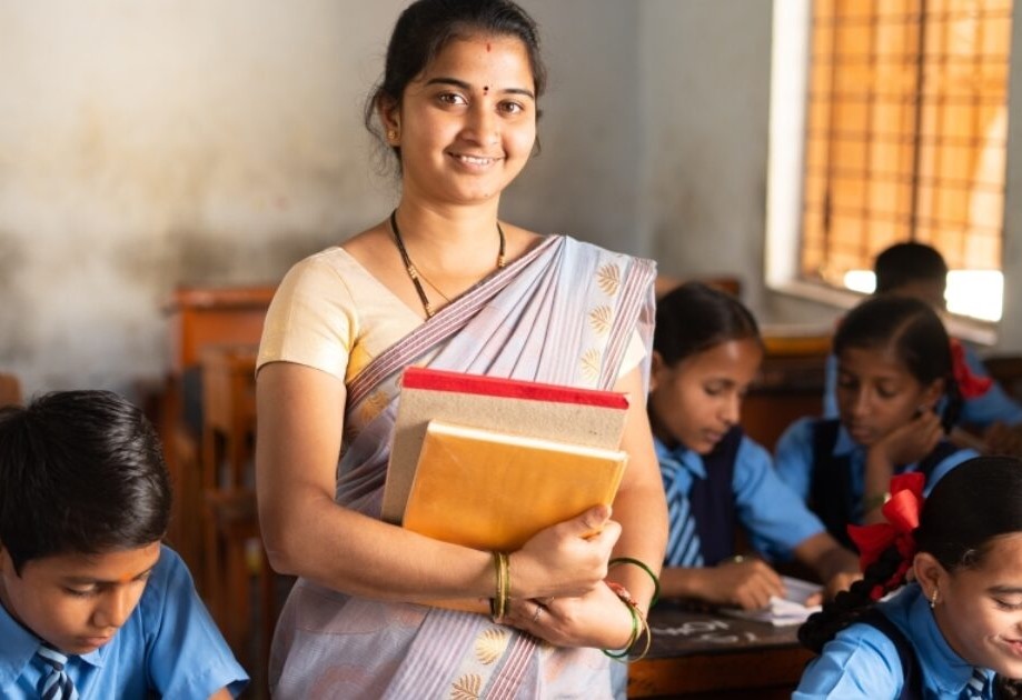 10వేల మంది మిగులు ఉపాధ్యాయులు!