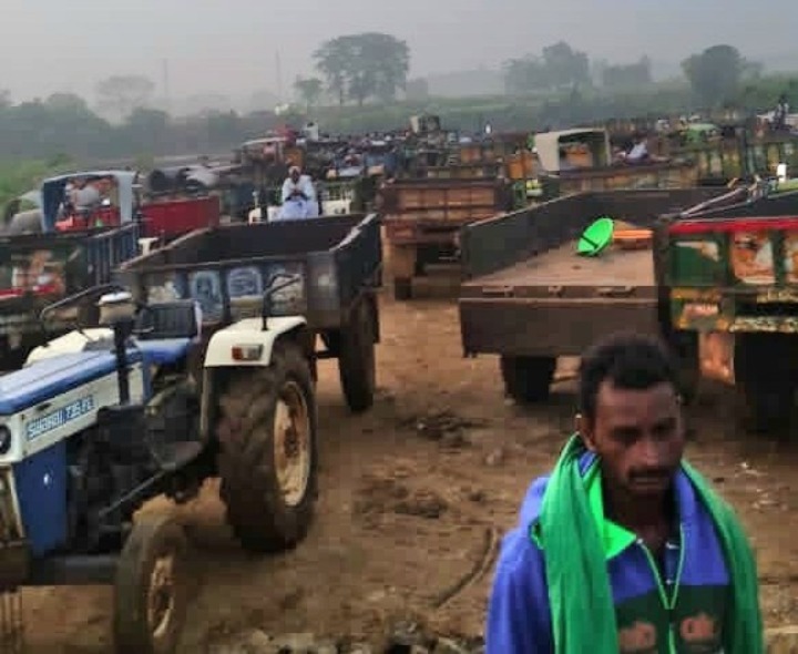 ‘అక్రమ ఇసుక రవాణాను అరికట్టాలి’