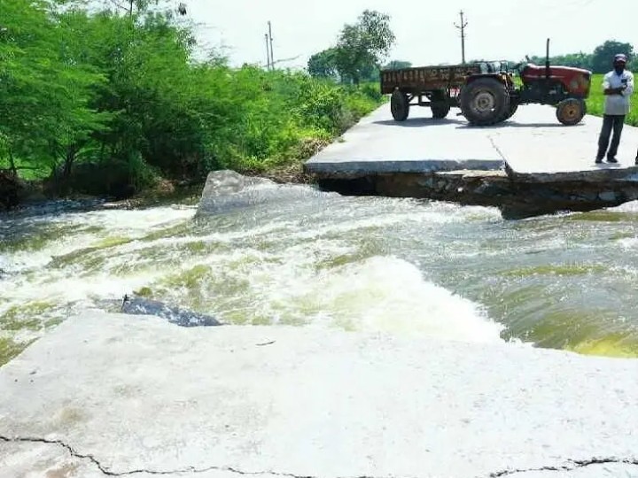ఆ గ్రామానికి  పూర్తిగా నిలిచిపోయిన రాకపోకలు..