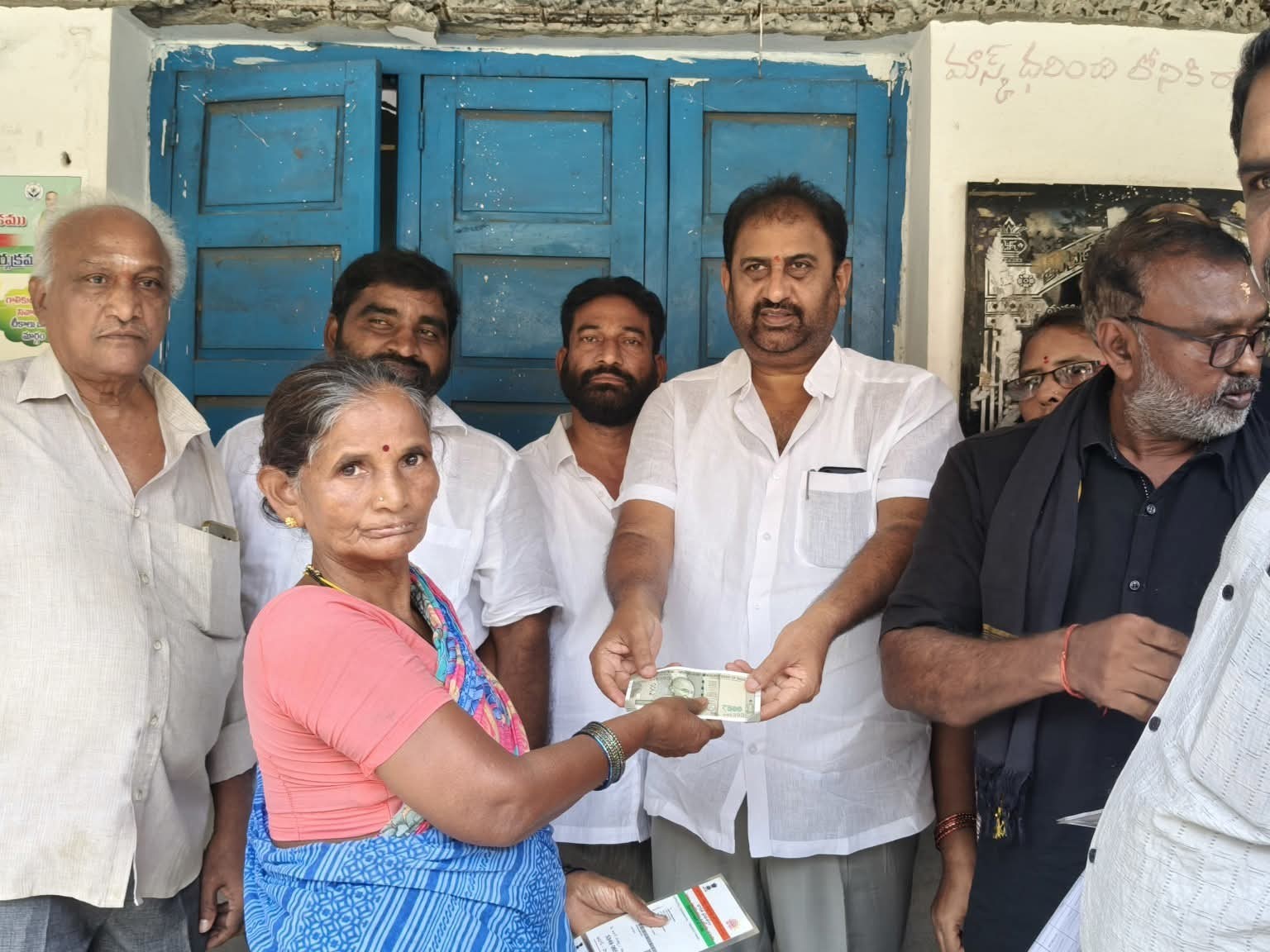 తుఫాన్ బాధితులకు ఆర్థిక సాయం