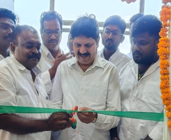 బ్లడ్ సెంటర్‌ను ప్రారంభించిన ఎమ్మెల్యే తెల్లం