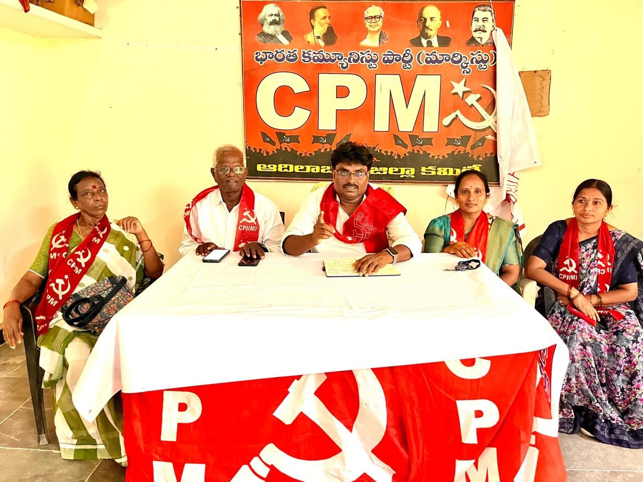 రైతులను ఆదుకోవాల్సిన బాధ్యత కేంద్ర ప్రభుత్వానిదే: CPM