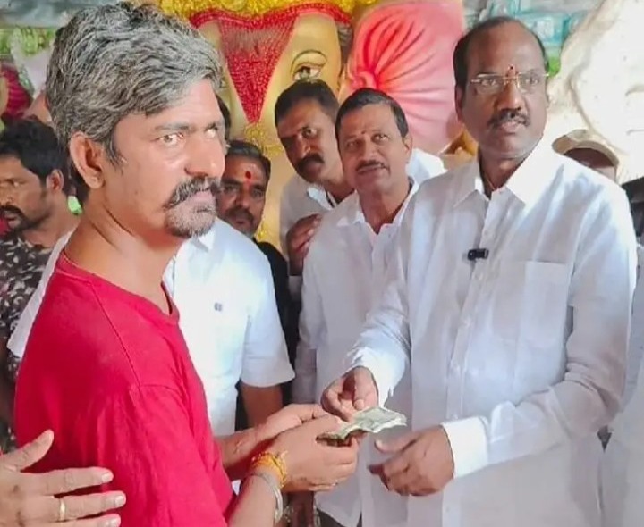 తుఫాన్ బాధితులకు సహాయం అందించిన ఎమ్మెల్యే