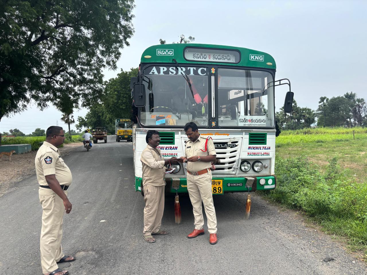 రోడ్డు ప్రమాదాల నేపథ్యంలో వాహనాల తనిఖీలు