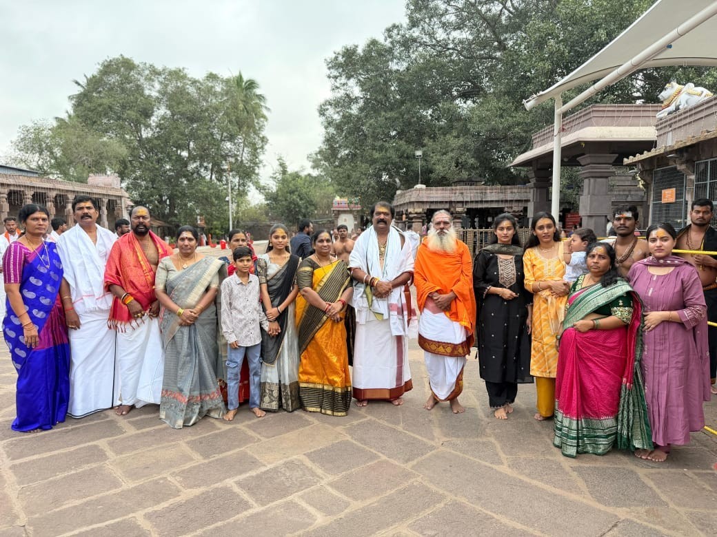 శ్రీశైలం మల్లికార్జున స్వామిని దర్శించుకున్న ఎమ్మెల్యే