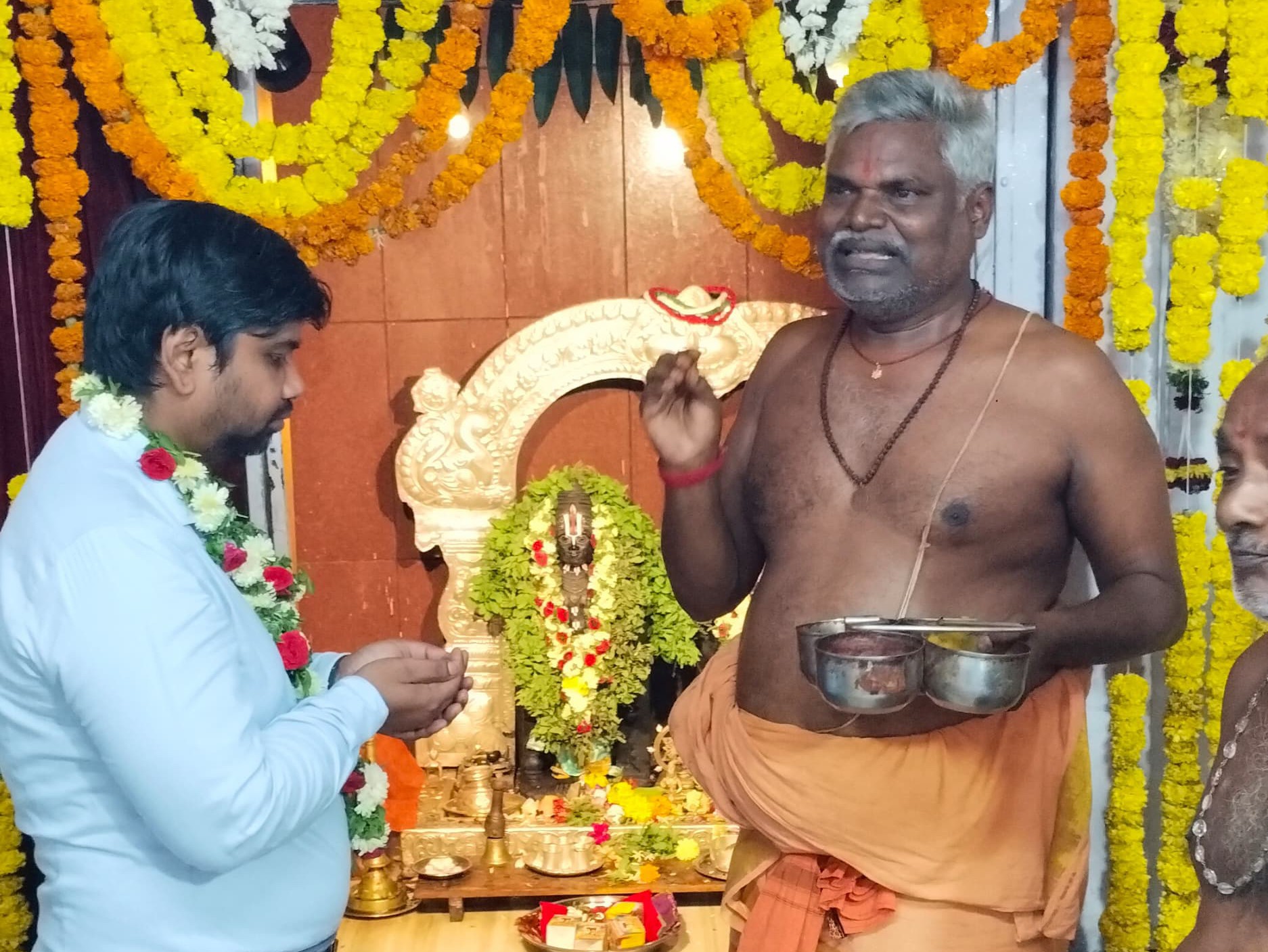 గూడెం దేవాలయంలో కలెక్టర్ పూజలు