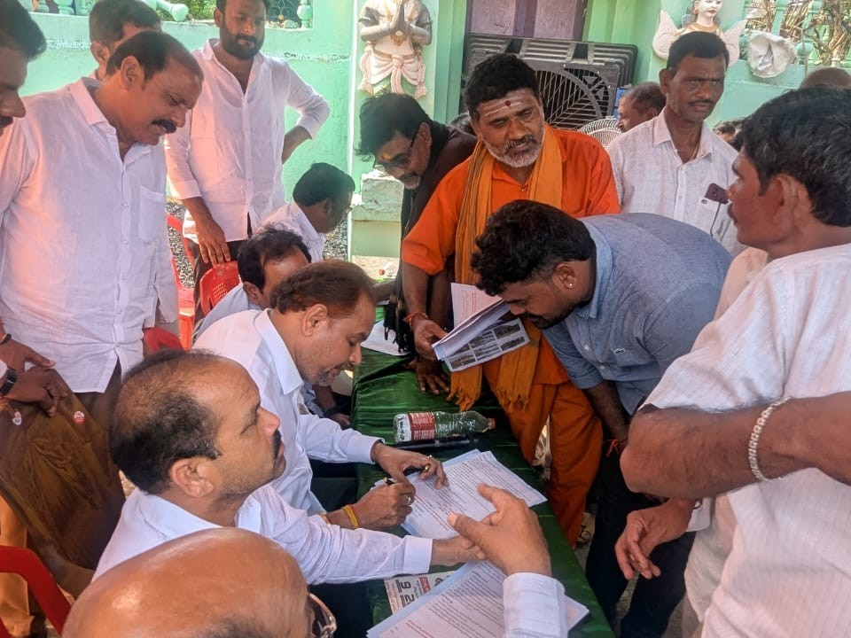 కోటి సంతకాల సేకరణలో పాల్గొన్న జడ్పీ ఛైర్మన్