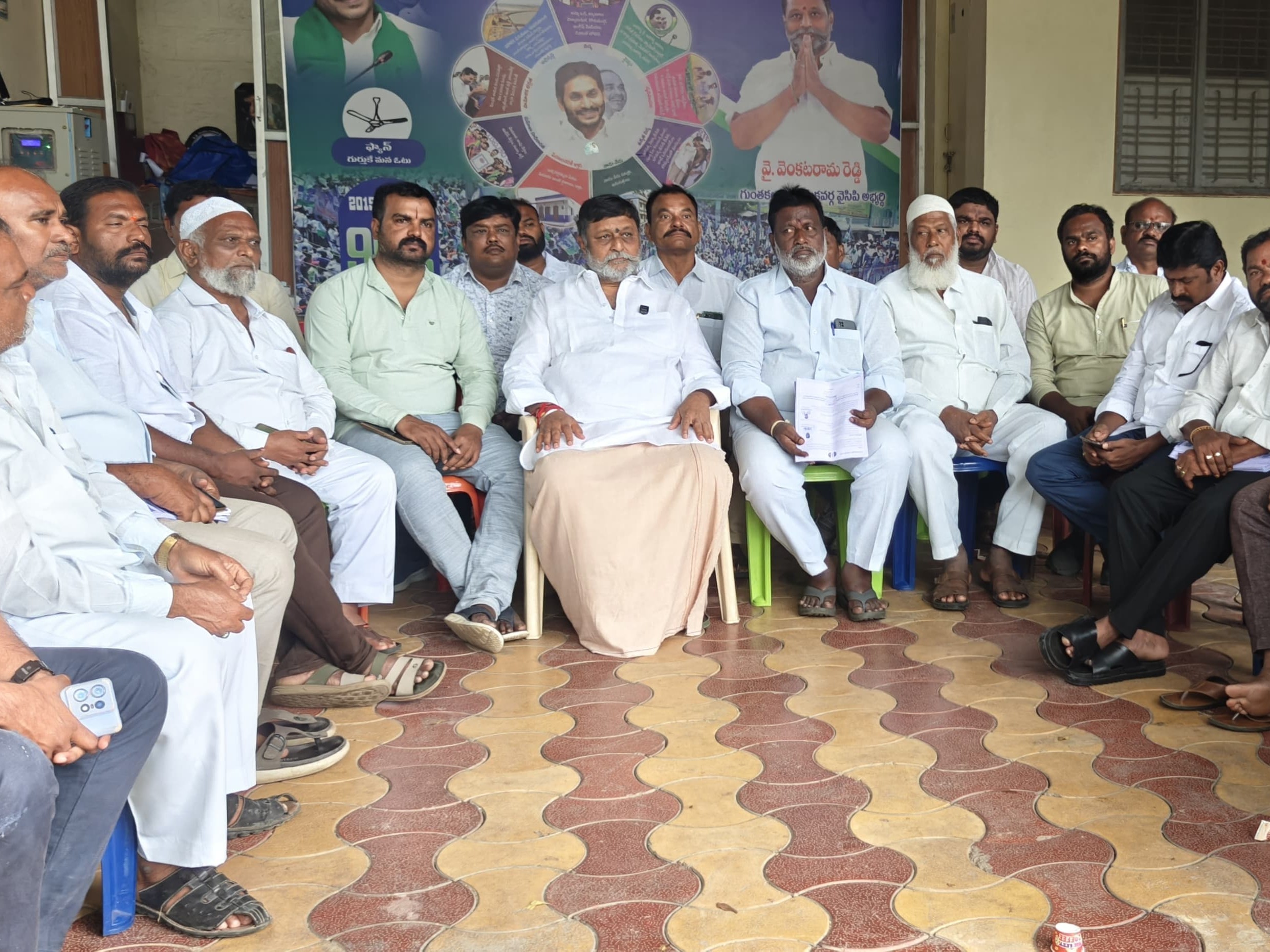 మాజీమంత్రి అరెస్టును ఖండించిన మాజీ ఎమ్మెల్యే