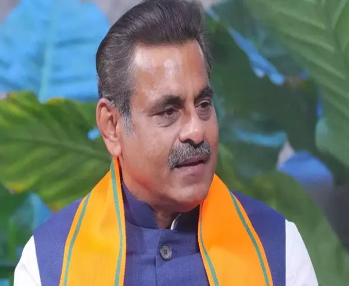 బస్సు ప్రమాదానికి కారణం వాళ్లే: ఎంపీ