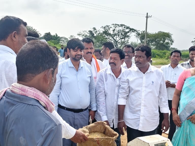 మద్దతు ధరతో ధాన్యం కొనుగోలు: కలెక్టర్