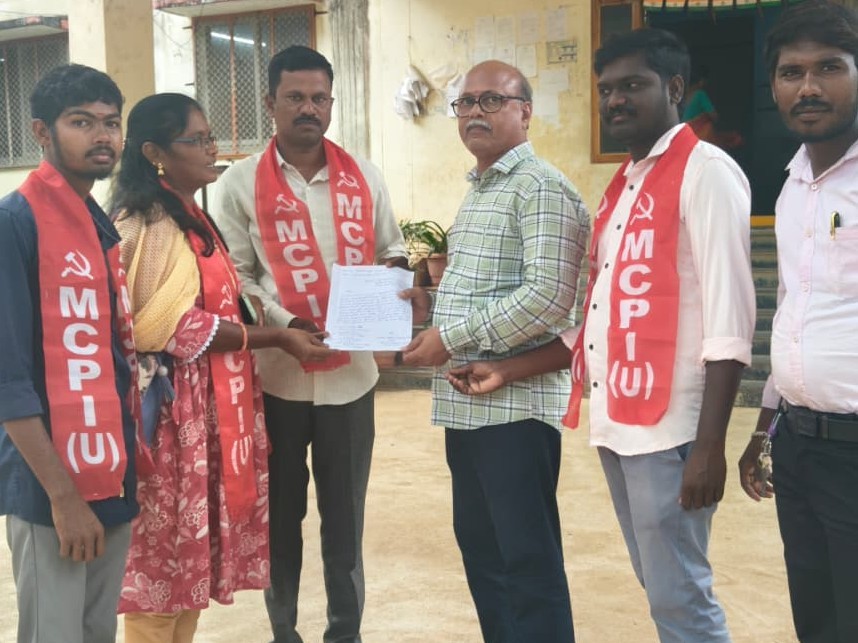 కుక్కల, కోతుల బెడద నివారణకు వినతిపత్రం