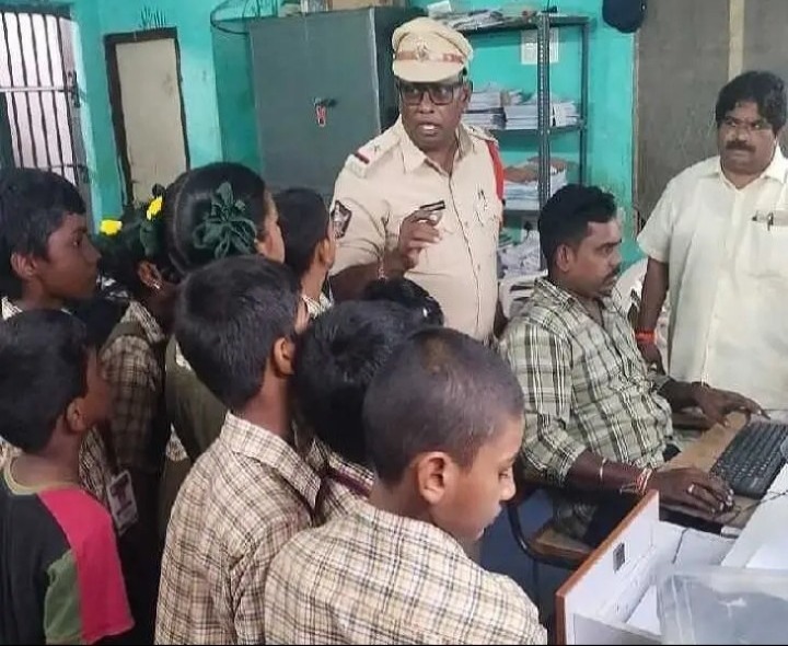 ఆకివీడు పోలీస్ స్టేషన్‌లో ఓపెన్ హౌస్ కార్యక్రమం