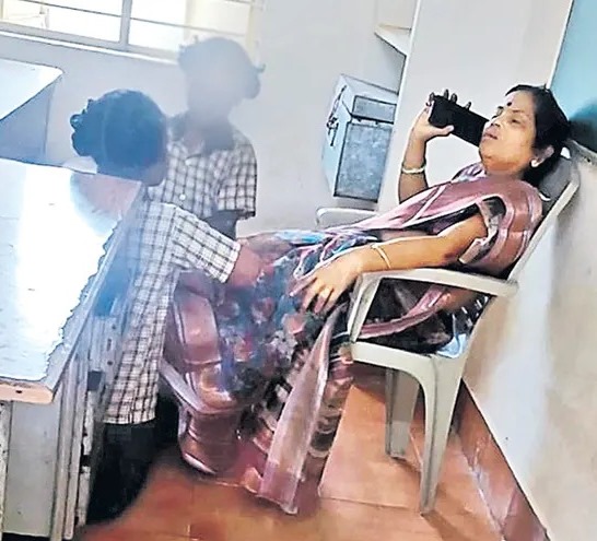 విద్యార్థులతో కాళ్లు నొక్కించుకున్న టీచర్ సస్పెండ్