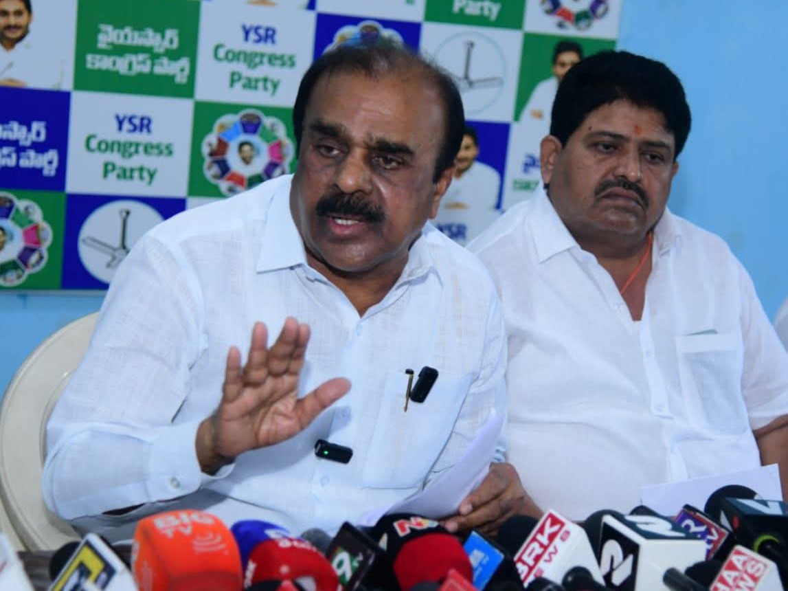 బురదలో కూరుకుపోయి మాపై విమర్శలా?: వెంకటరామిరెడ్డి