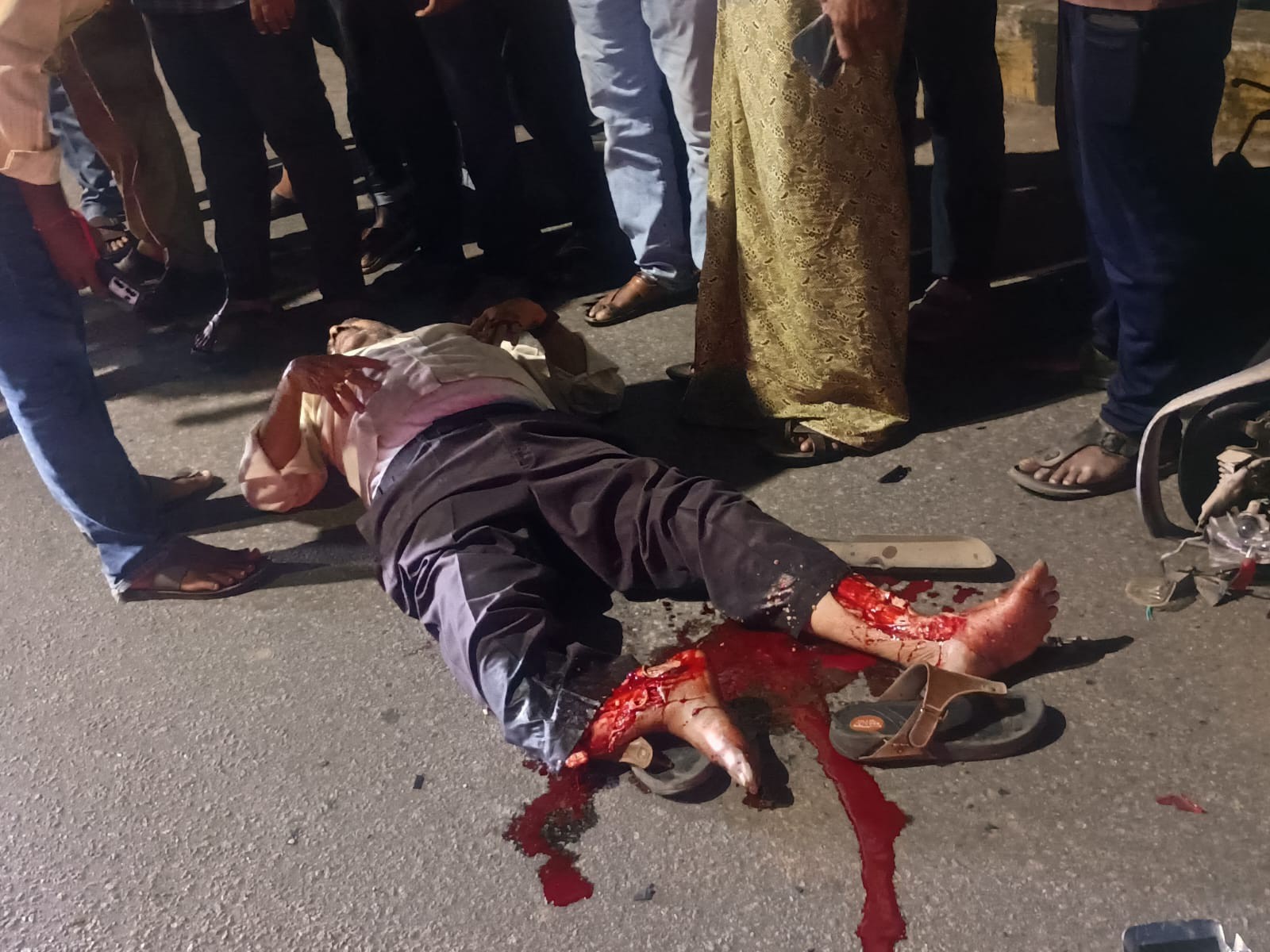 మధిర ఫ్లైఓవర్ పై రోడ్డు ప్రమాదం