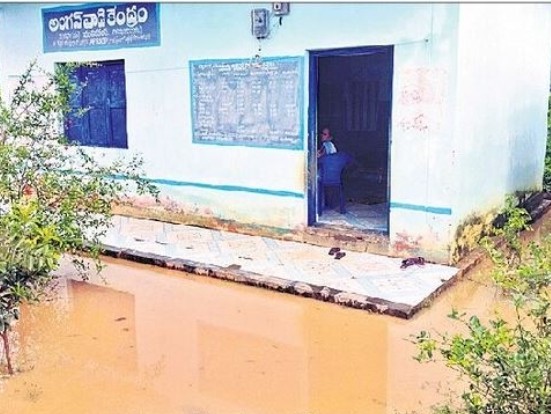 ‘రక్షణ గోడ నిర్మాణం చేపట్టాలి’