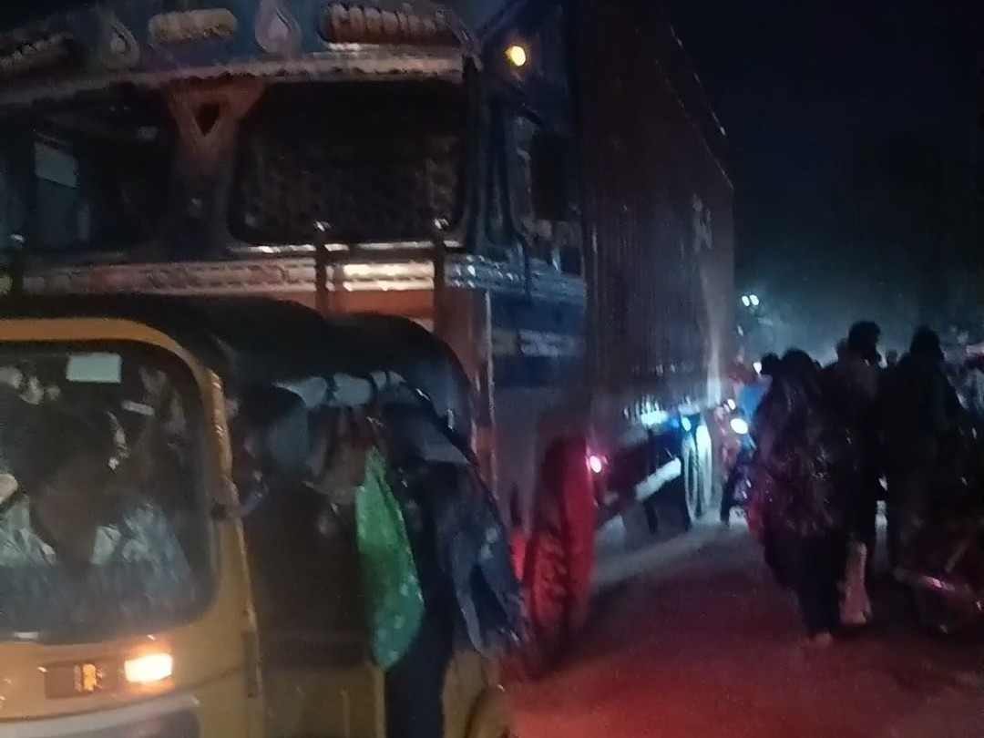 జన్నారంలో భారీగా ట్రాఫిక్ జామ్