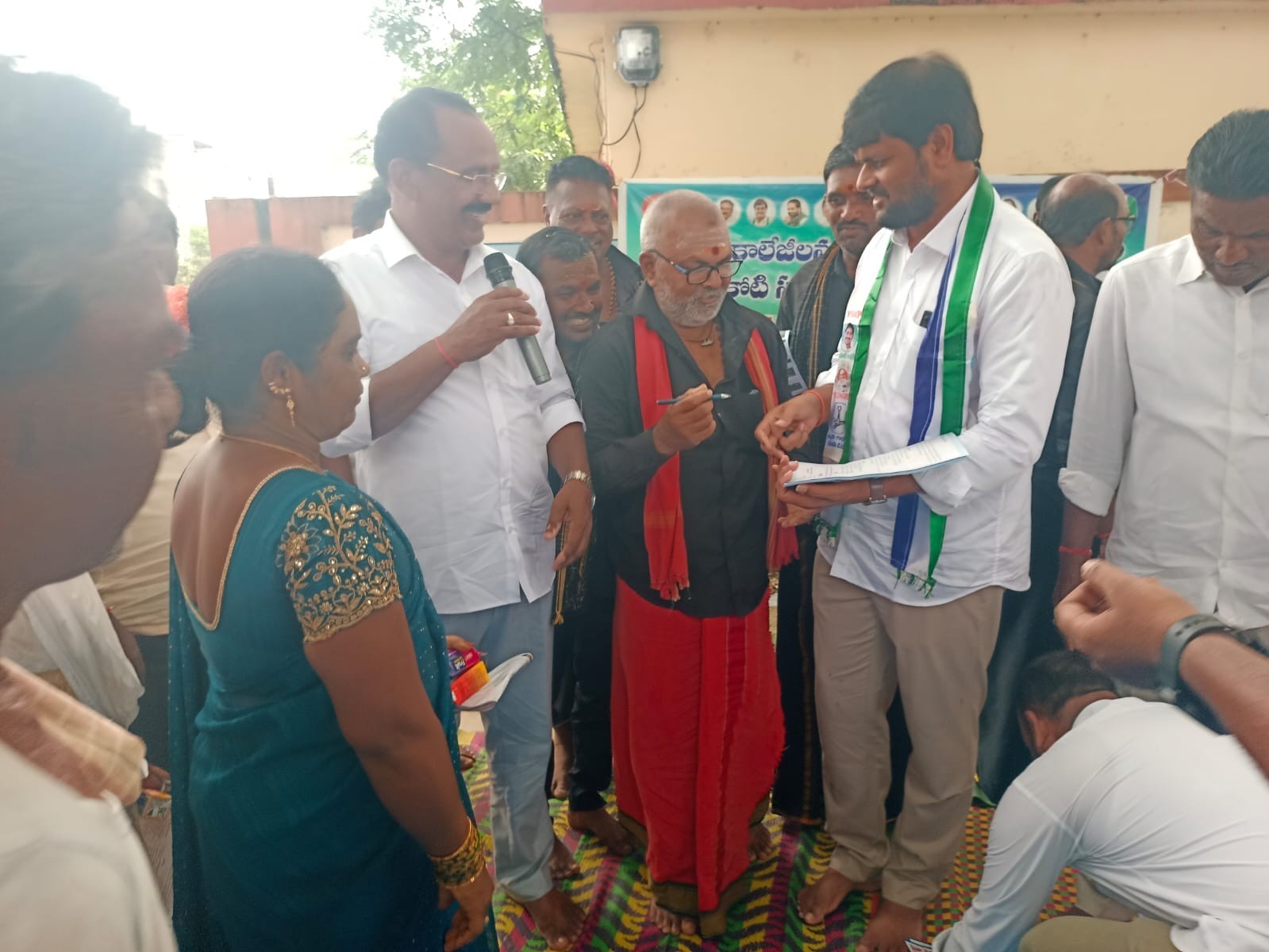 బూర్జలో కోటి సంతకాల సేకరణ కార్యక్రమం