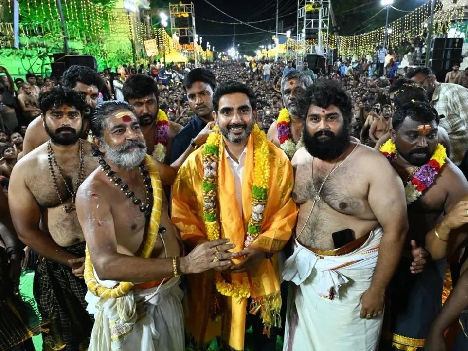 వైభవంగా అయ్యప్ప పడి పూజ