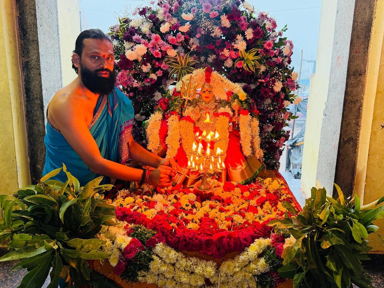 రాజగోపురంలో వన దుర్గమ్మకు కార్తీక పౌర్ణమి నక్షత్ర హారతి
