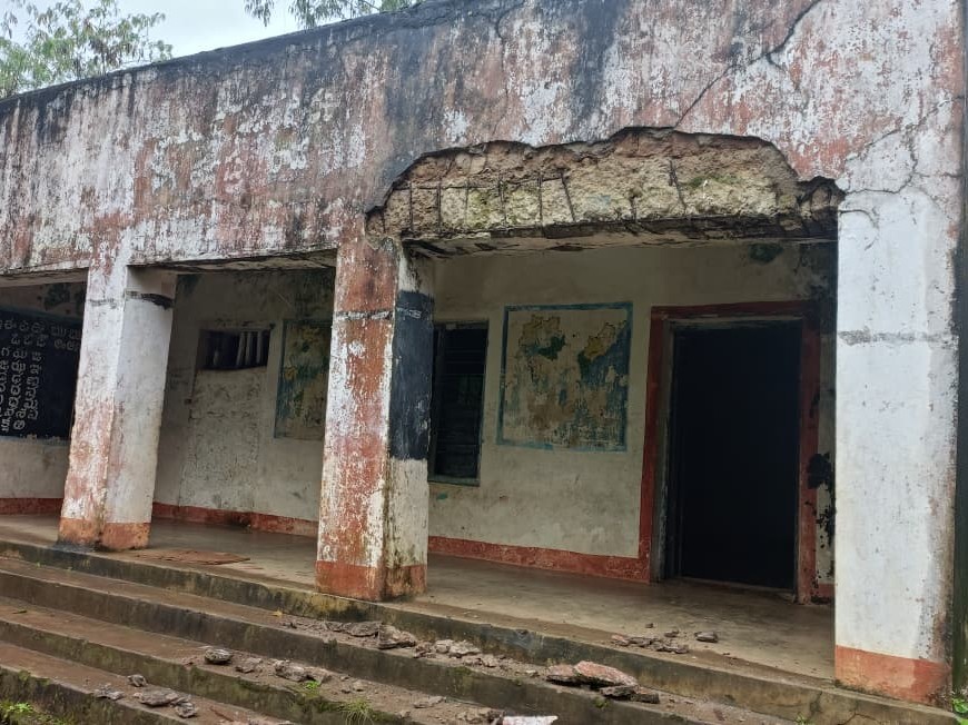 శిథిలావస్థలో తుర్రుంగుడ పాఠశాల