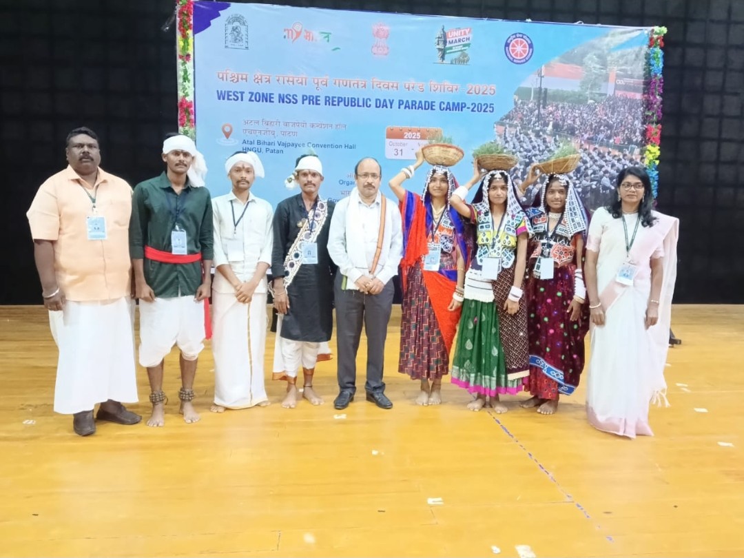 తీజ్ పండుగ.. బంజార నృత్యం