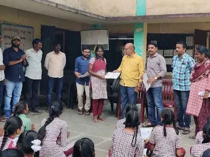 పోటీలు.. విద్యార్థులకు సర్టిఫికెట్స్ పంపిణీ