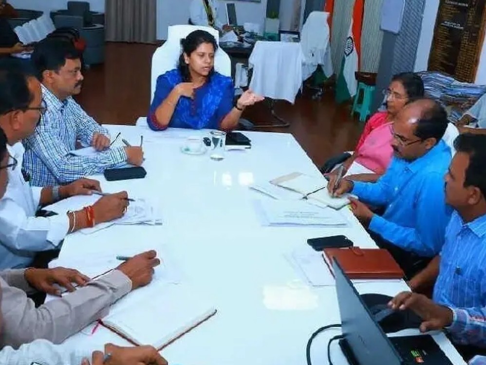 పత్తి కొనుగోళ్లు నిలిపివేయెద్దు: కలెక్టర్