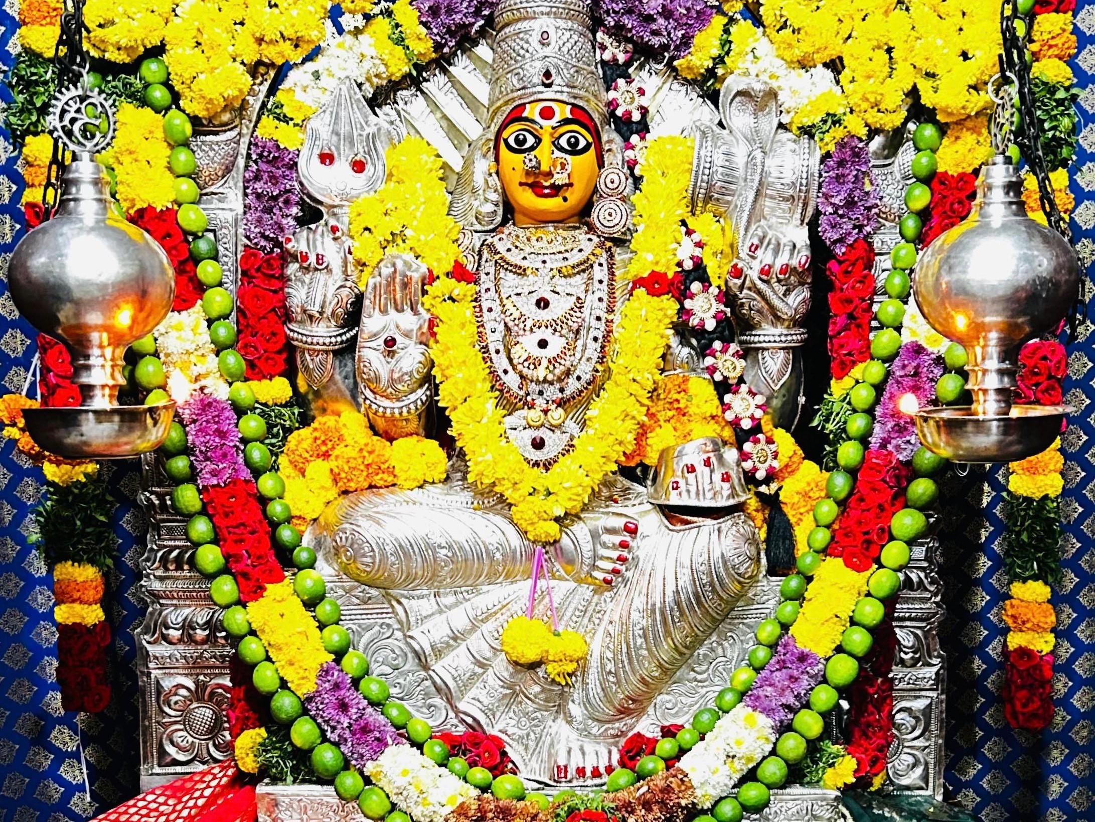 ప్రత్యేకాలంకరణలో జమ్ములమ్మ అమ్మవారు