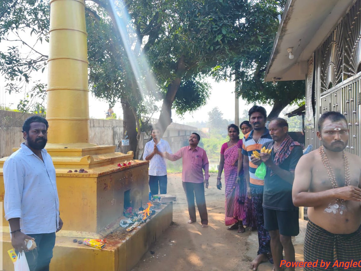 ఆలయాల్లో ఏర్పాట్లను పరిశీలించిన ఎంపీడీవో