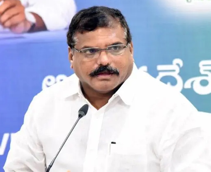 రైతులను ప్రభుత్వం ఆదుకోవాలి: బొత్స