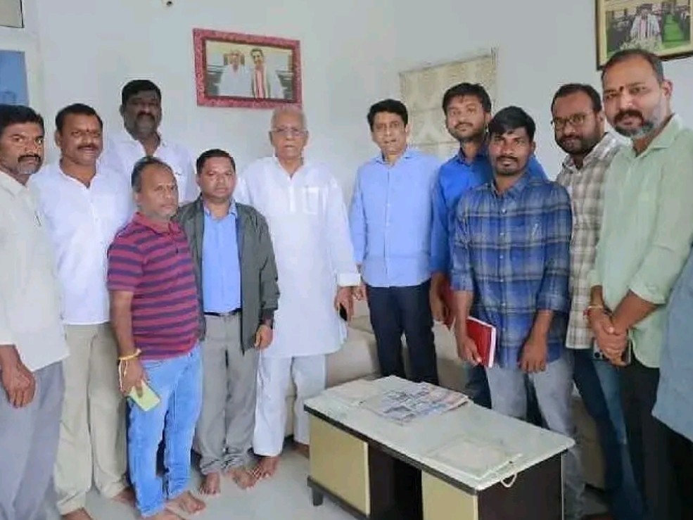 అధికారులతో సమీక్ష సమావేశం నిర్వహించిన ఎమ్మెల్యే