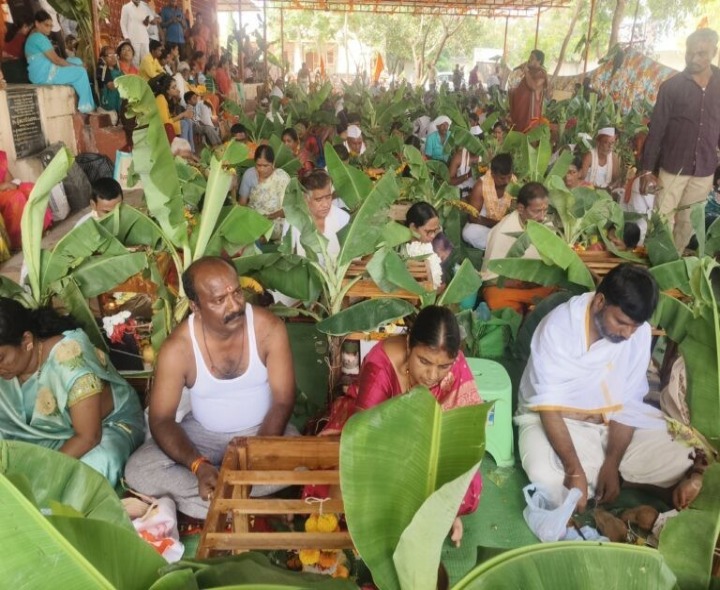 హనుమాన్ ఆలయంలో 216 సత్యనారాయణ వ్రతాలు