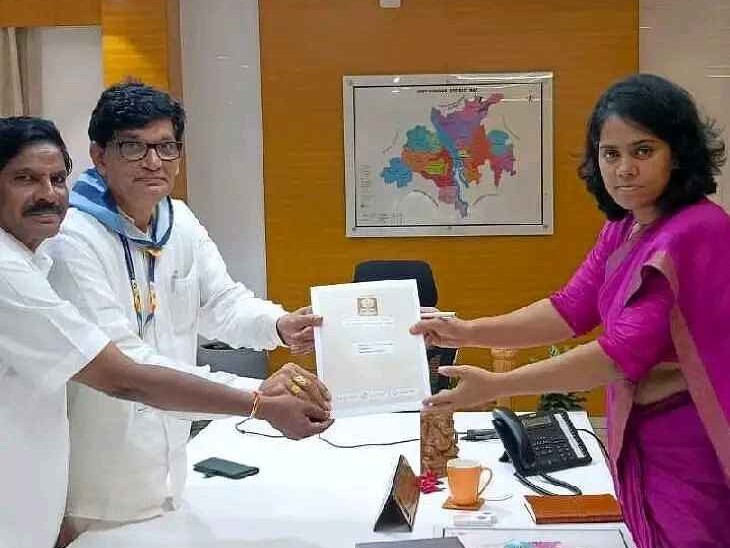 ‘శత జయంతికి రావాలని కలెక్టర్‌కు ఆహ్వానం’