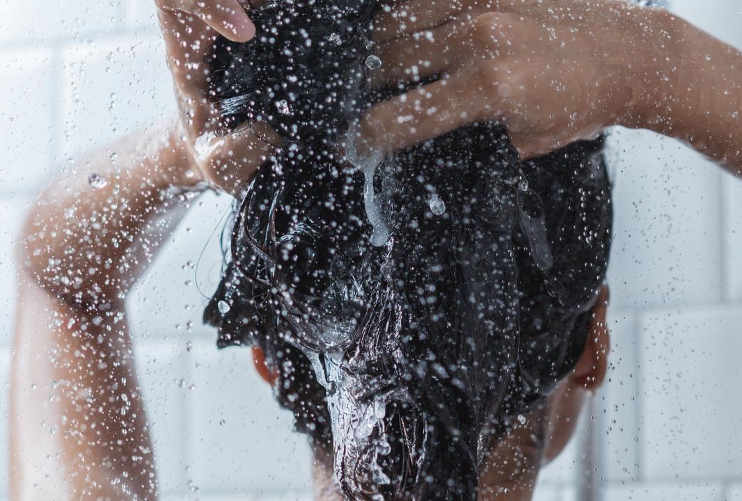 లేడీస్ హాస్టల్ బాత్ రూమ్‌లలో స్పై కెమెరాలు