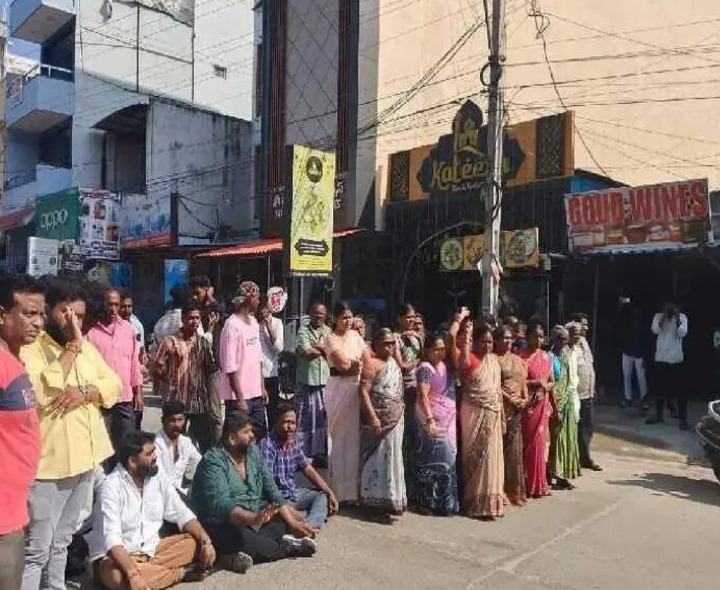 పుత్తూరులో మద్యం దుకాణం వద్దంటూ ఆందోళన