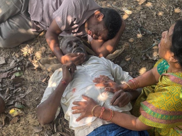 అడవి పందుల దాడిలో రైతు మృతి..!