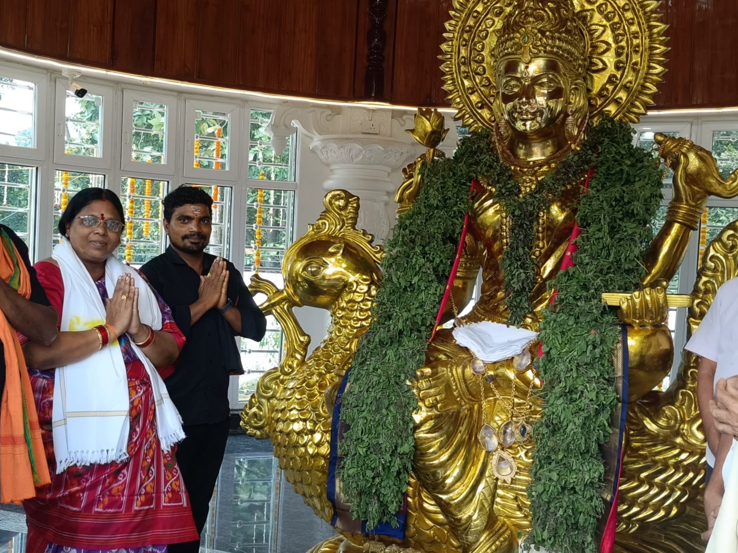 గాయత్రి సంబలి నగరి అమ్మవారిని దర్శించుకున్న ఎమ్మెల్యే