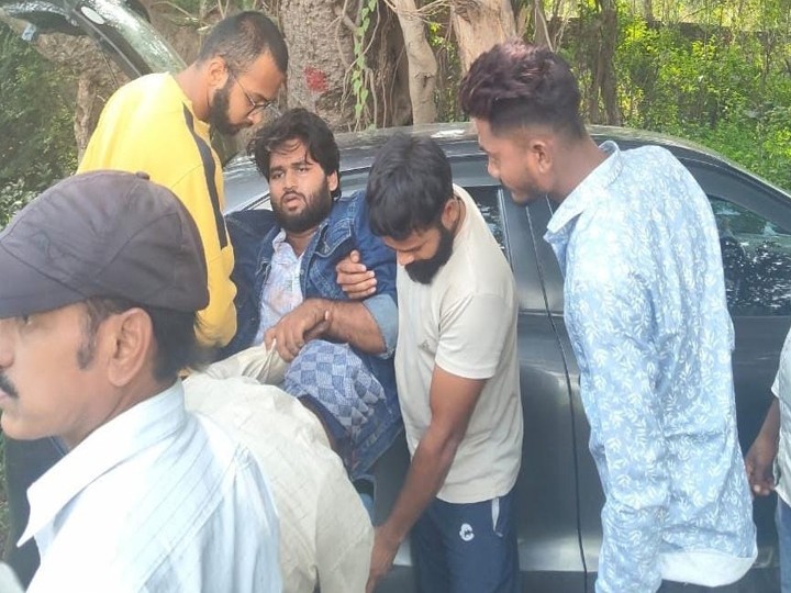 చెట్టును ఢీకొట్టిన కారు.. పలువురికి తీవ్ర గాయాలు