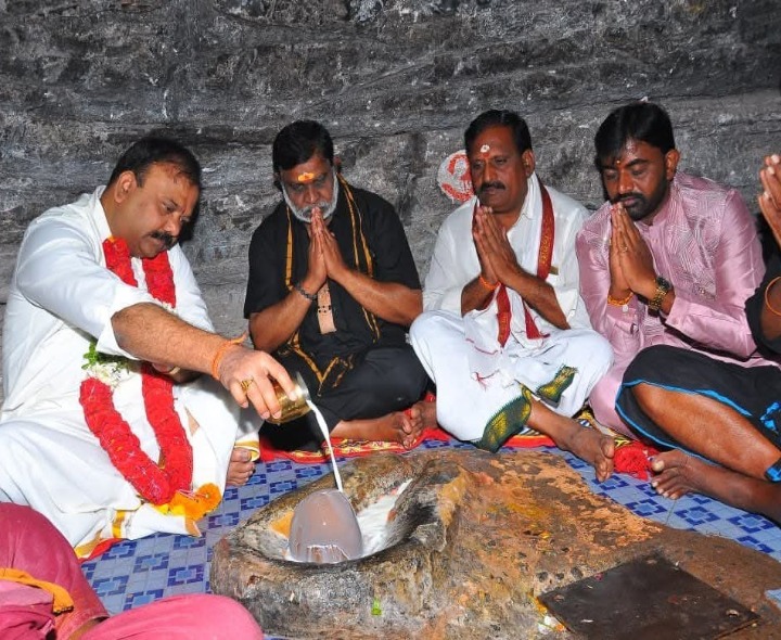 దైద బిలం కార్తీక పౌర్ణమి పూజలో MLA యరపతినేని